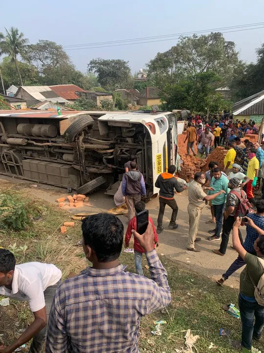  6 dead, over 10 hurt as Bhubaneswar-bound bus meets with accident in Balasore