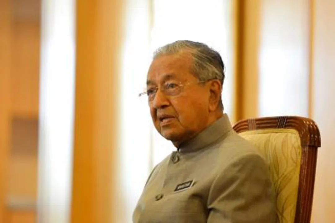  Ex-Malaysian PM Mahathir hospitalised