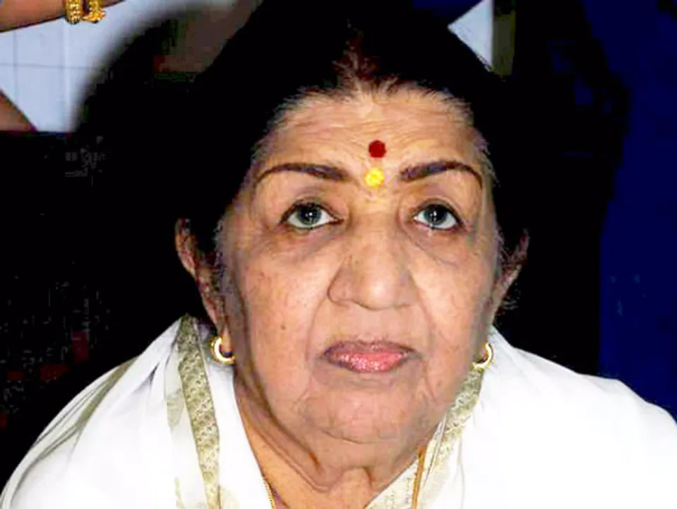  Legendary singer Lata Mangeshkar's health worsens; here's the latest update