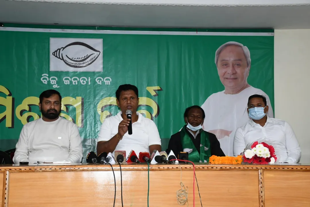  Former BJP MLA Laxman Soren, wife join Odisha's ruling BJD
