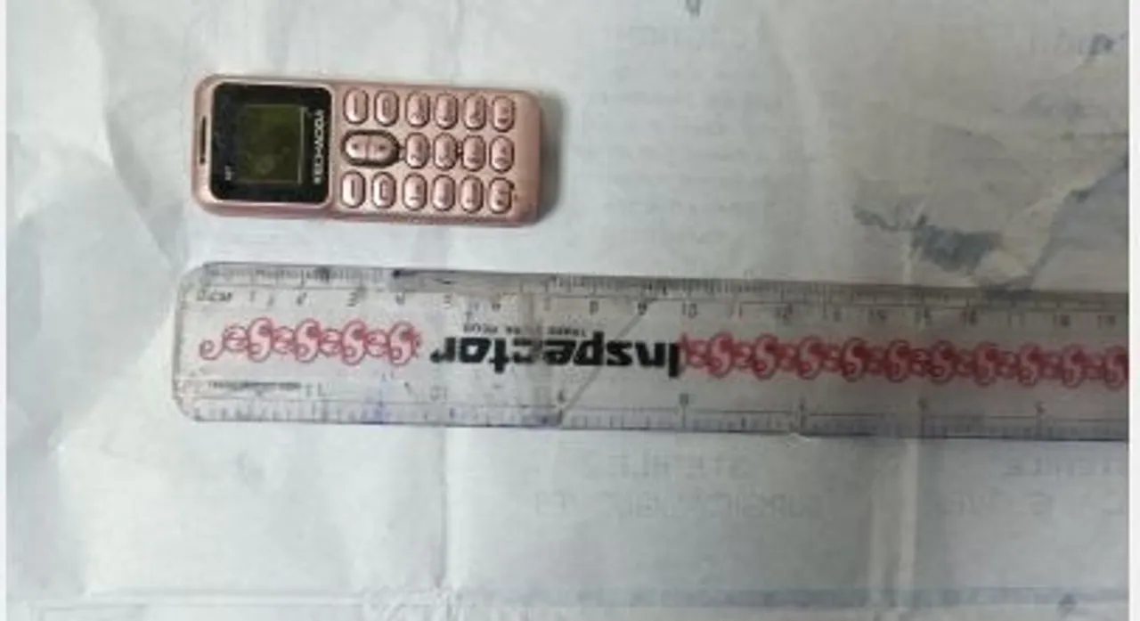  Tihar inmate swallows mobile phone during raid