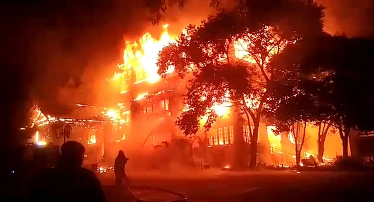  Watch: Iconic British-era Secunderabad Club destroyed in fire