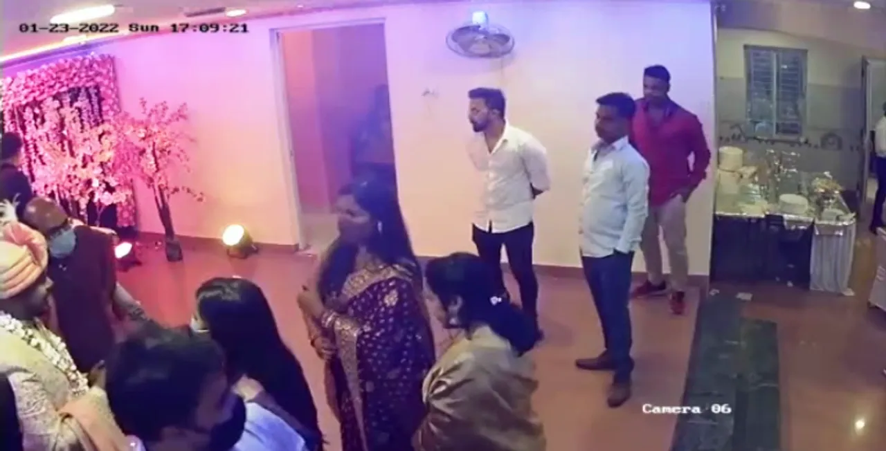  [Watch] Looters disguised as 'Baraatis' decamp with jewellery, valuables worth lakhs in Odisha