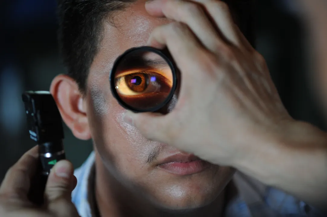  A future non-invasive eye test may allow early detection of Alzheimer's disease before memory loss kicks in, say a team led by an Indian-origin researcher. 