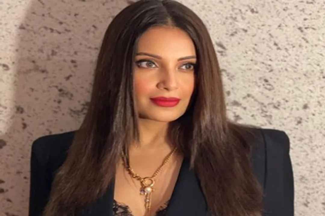  Bipasha Basu walks down memory lane as 'Raaz' completes 20 years