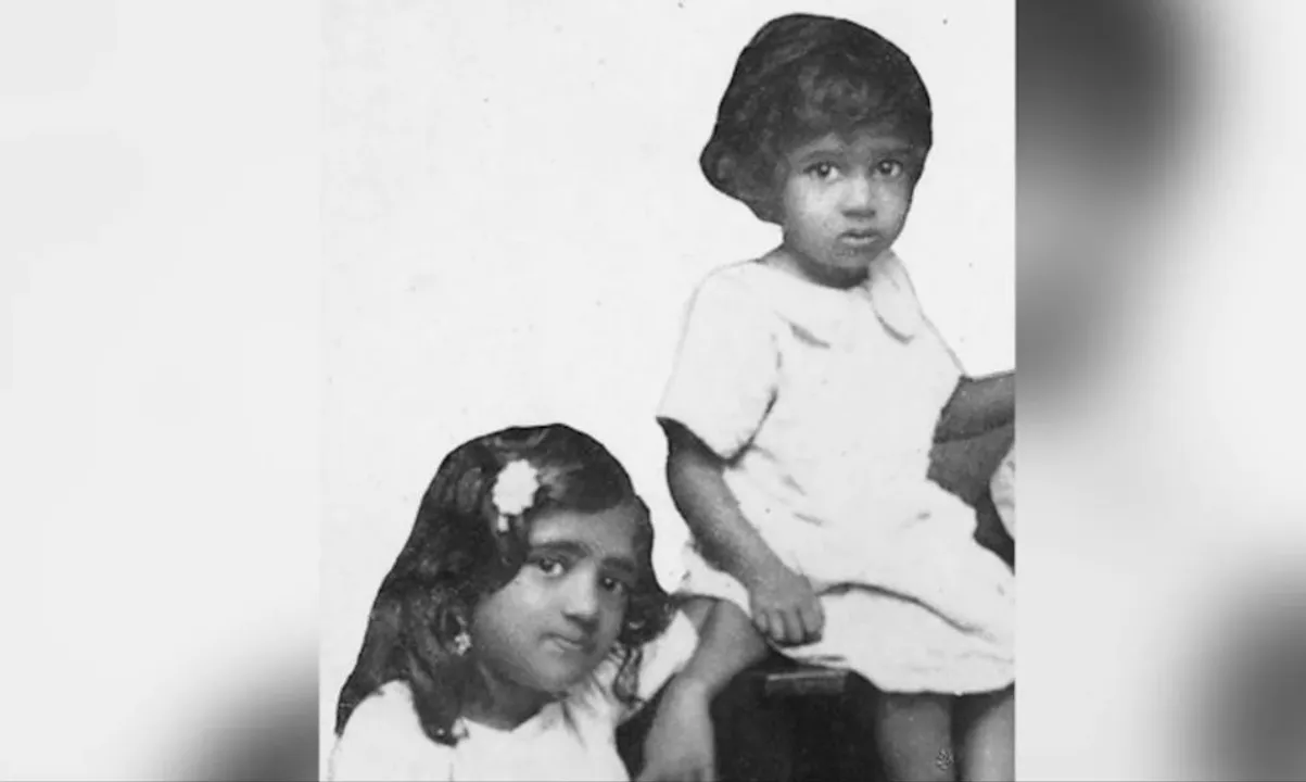  Singer Asha Bhosle dedicates song to sister Lata Mangeshkar, shares childhood photo