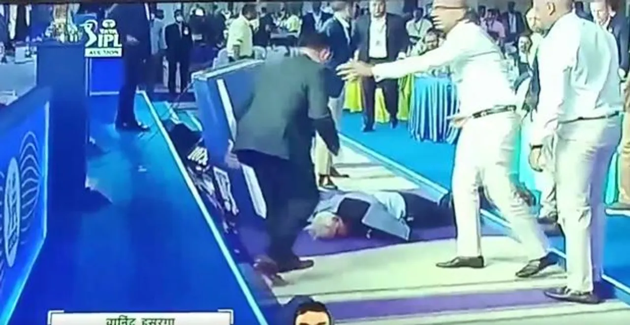  Watch: Auctioneer faints and collapses to the ground during IPL Mega Auction