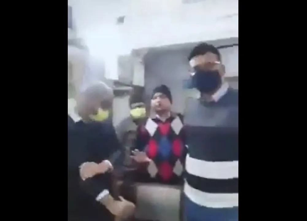  Watch: Hijab-wearing girl turned away from nationalised bank in Bihar, misbehaved by employees