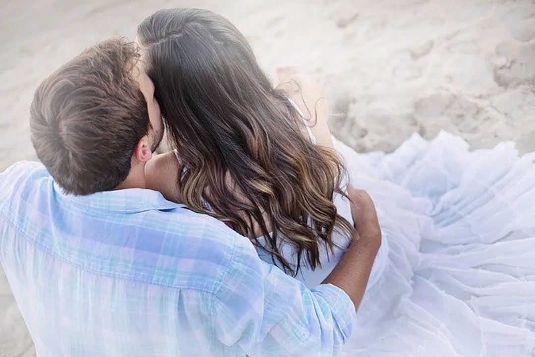  Happy Hug Day Wishes, Messages, Heart Touching Quotes