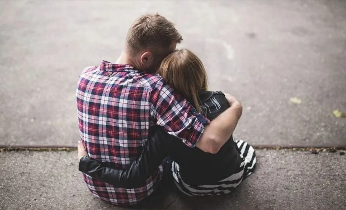  Happy Hug Day Wishes, Quotes, Messages to greet your lover
