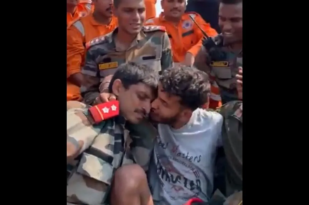  Watch: Indian Army rescues trekker who fell into hill cleft and was stranded for two days