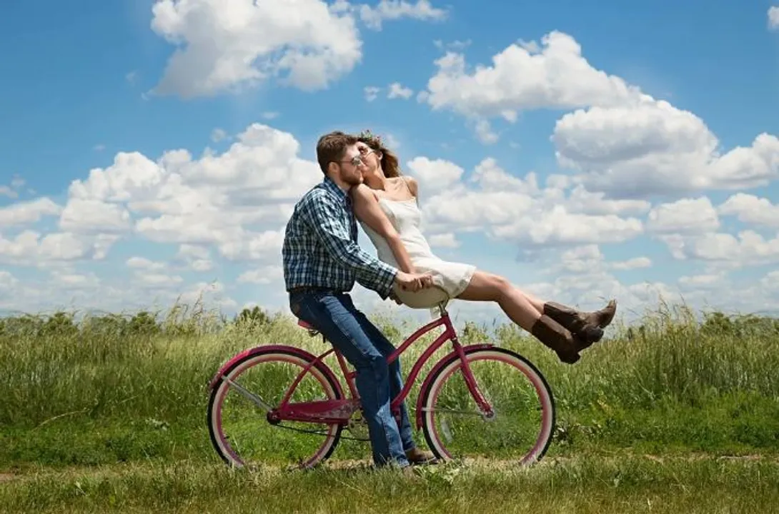  Happy Kiss Day Wishes, Messages, Greetings, WhatsApp status