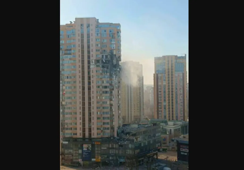  Watch: High-rise apartment in Kyiv gets hit by devastating Russian missile