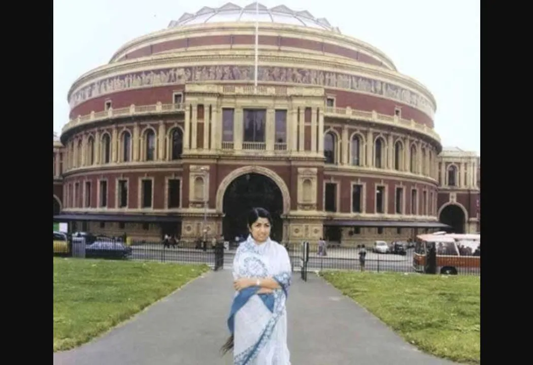  Lata Mangeshkar 1st Indian to perform at London's Royal Albert Hall in 1974, used to love Las Vegas slot machines