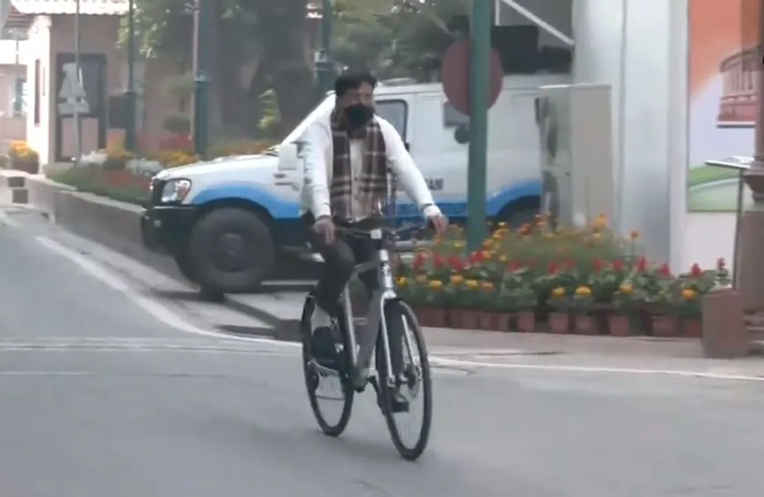  Watch: Union Health Minister Mansukh Mandaviya cycles to Parliament