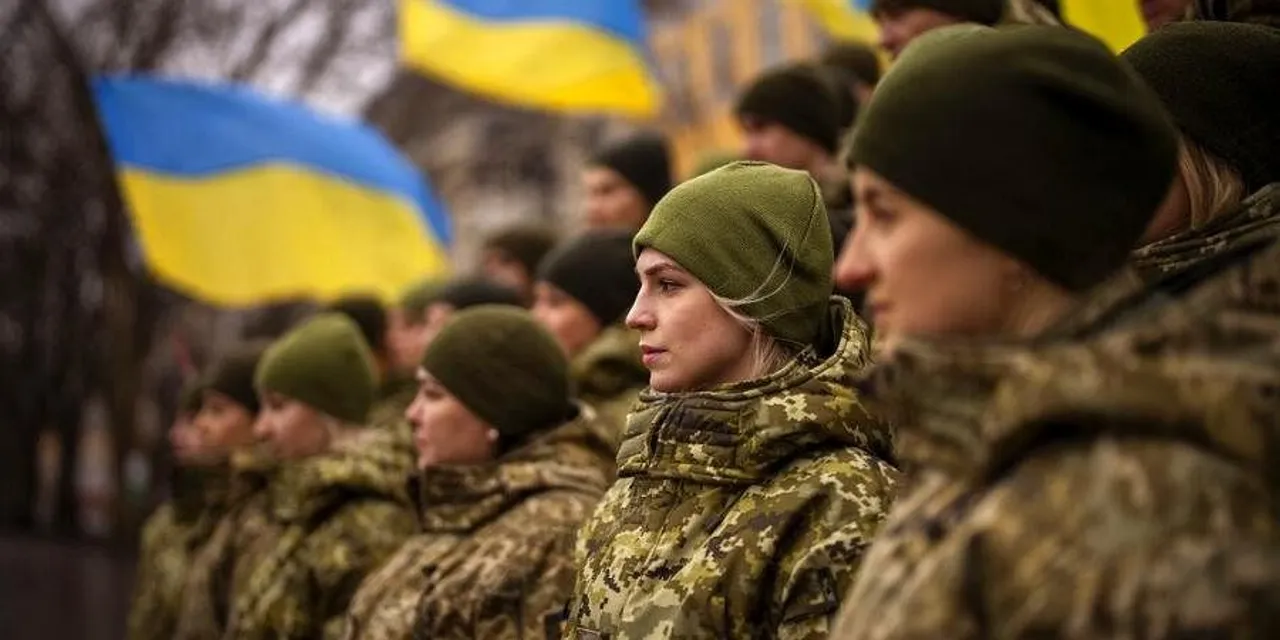  18,000 guns distributed to Ukrainians in Kyiv to counter Russian invasion, men banned from leaving country