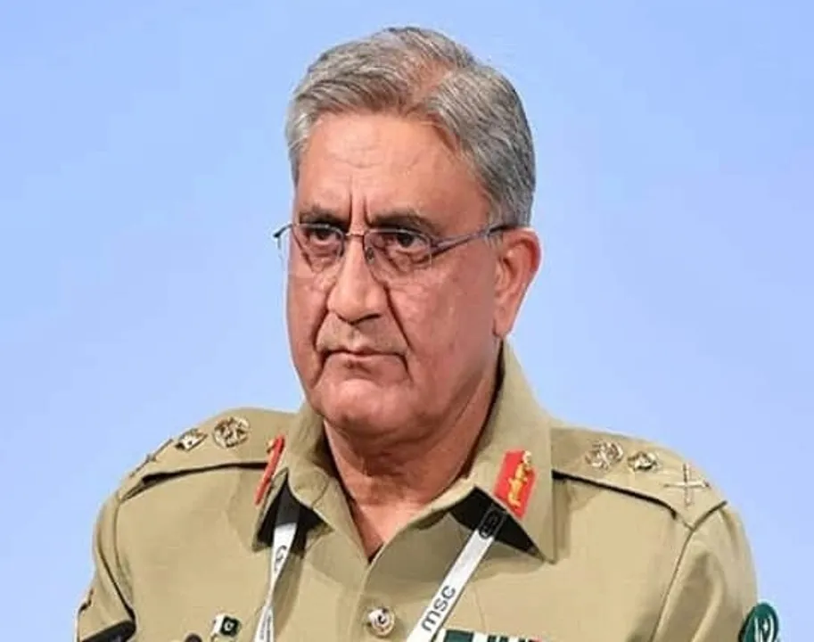  'Keep us out from your politics' Pak Army warns PM Imran Khan.(photo:IN) 