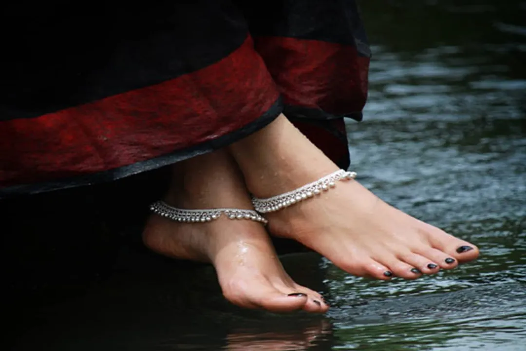  Do silver anklets have any body benefits?