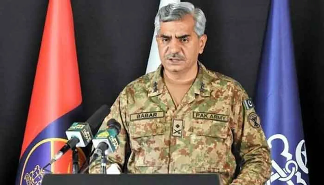  Pakistani Army accuses India of firing missile and endangering passenger flights