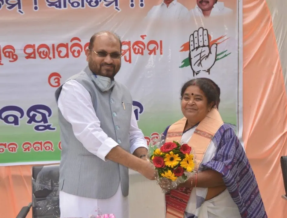  Giribala Behera with Cuttack Barabati MLA Mohammed Moquim 
