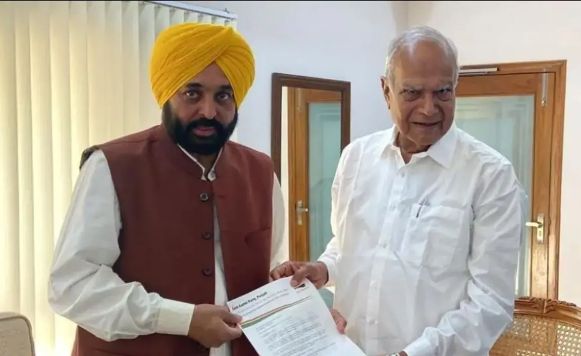  Punjab CM-designate Bhagwant Mann meets Governor, stakes claim to form AAP govt in state