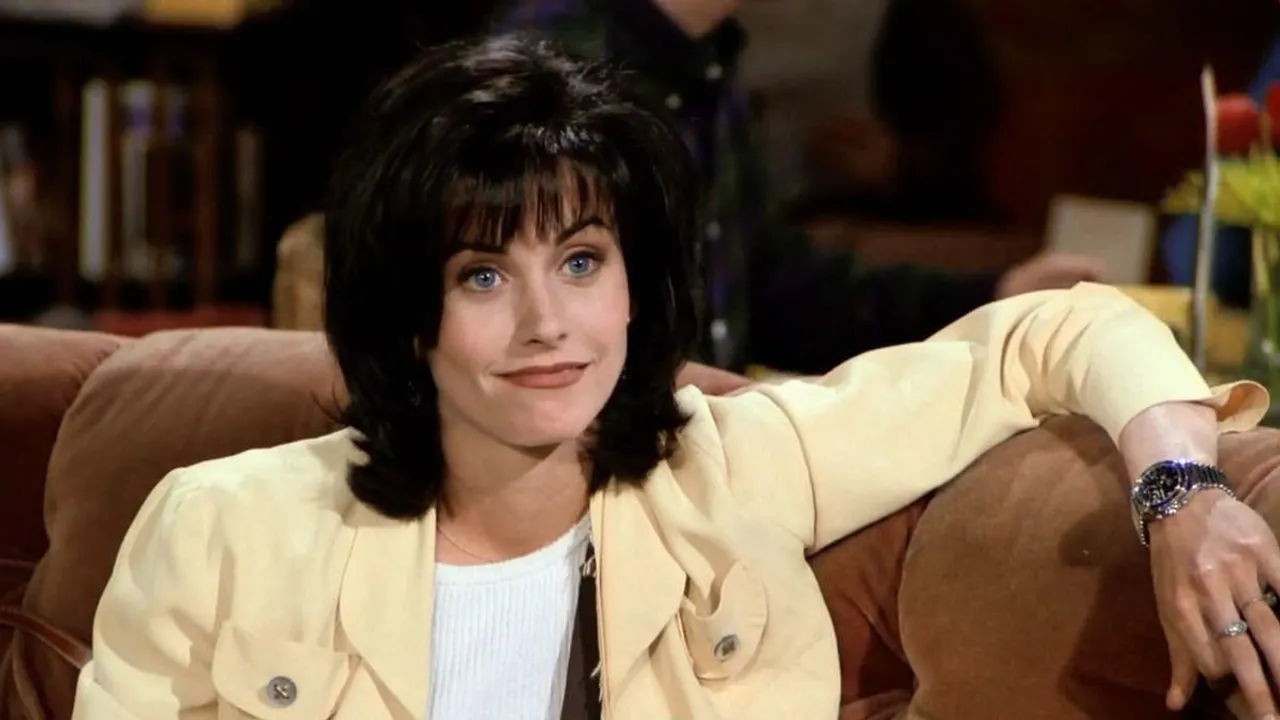  'Friends' star Courtney Cox was 'one hell of a salesman' before becoming an actress; here's what she sold