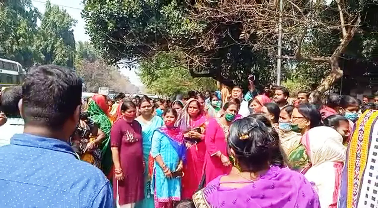  Odisha ULB Polls: Aspirants make beeline to houses of ruling BJD MLAs seeking tickets