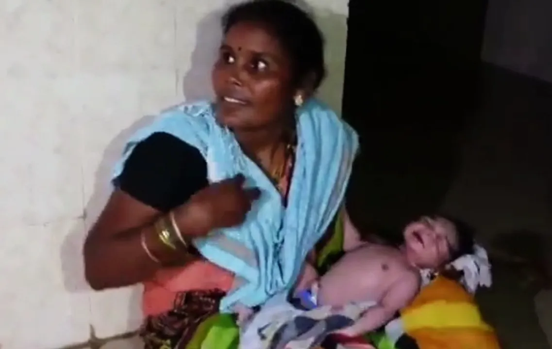  woman delivers under cellphone light at Andhra hospital. 