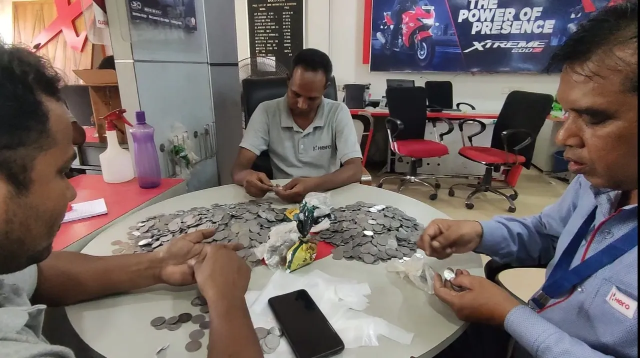  Odisha man buys 2-wheeler by paying four sacks of loose change