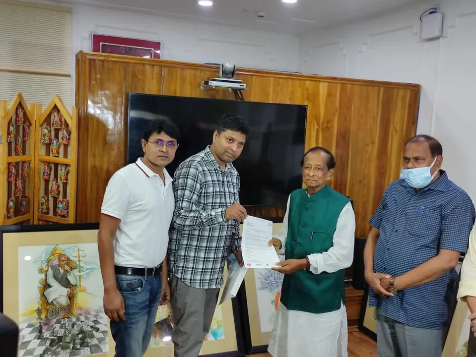  Oil paintings of legendary leader Biju Babu donated to State Assembly