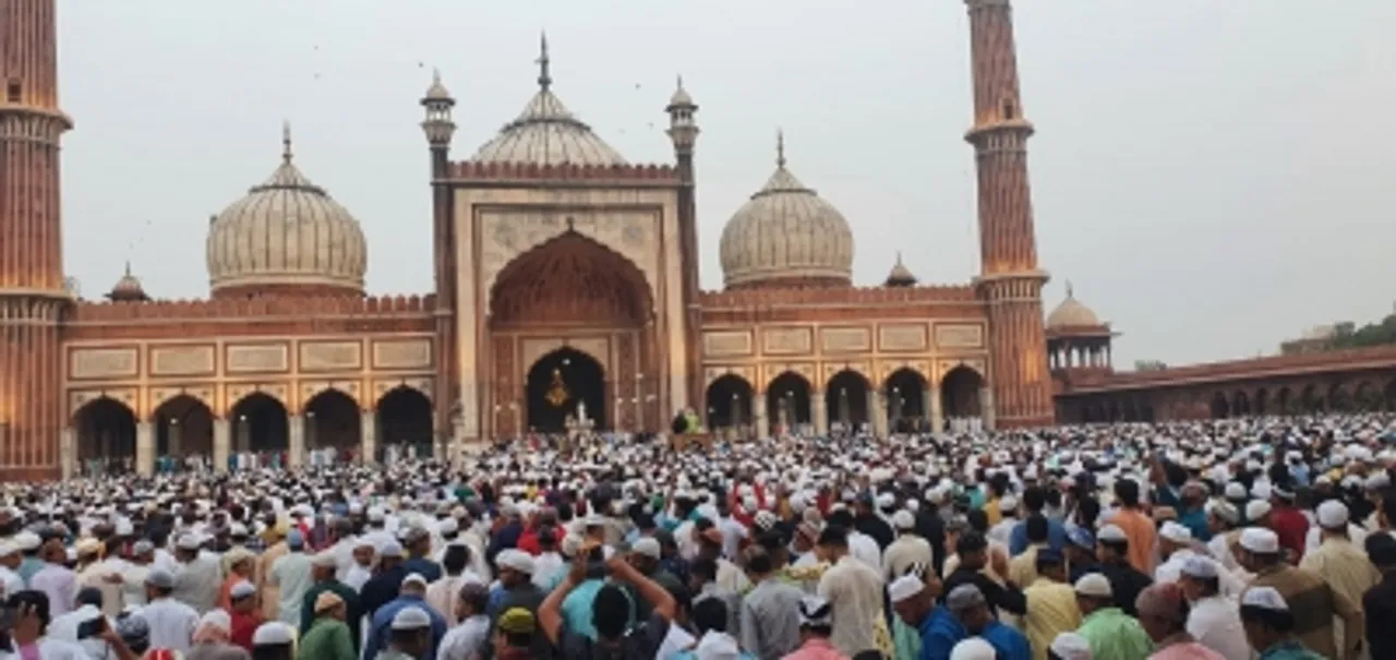  Devotees offer Namaz at Delhi's Jama Masjid on Eid-ul-Fitr after 2 years