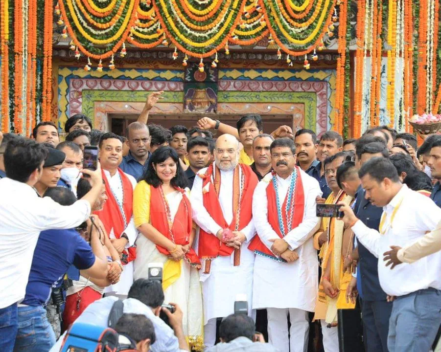  Union Home Minister Amit Shah on 2-day Odisha visit; offers prayer at Lingaraj temple