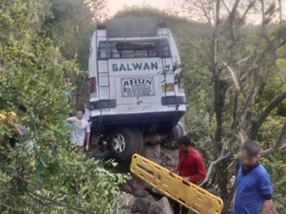  10 killed in suspected terror attack on bus in J&K