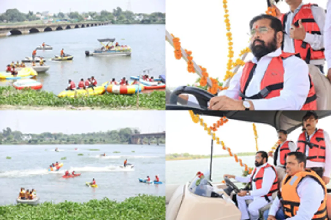  Boat carrying mediapersons topples during Maha CM's event; all scribes safe