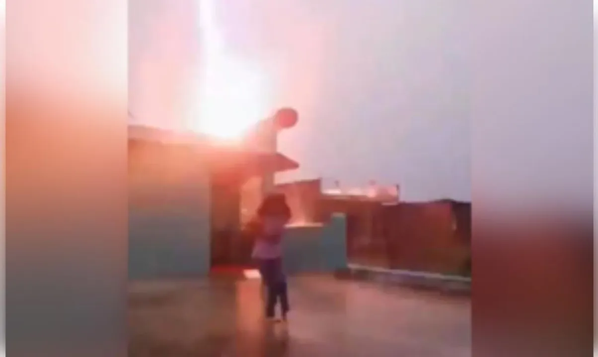  Girl narrowly escapes lightning strike while making reel on rooftop in Bihar
