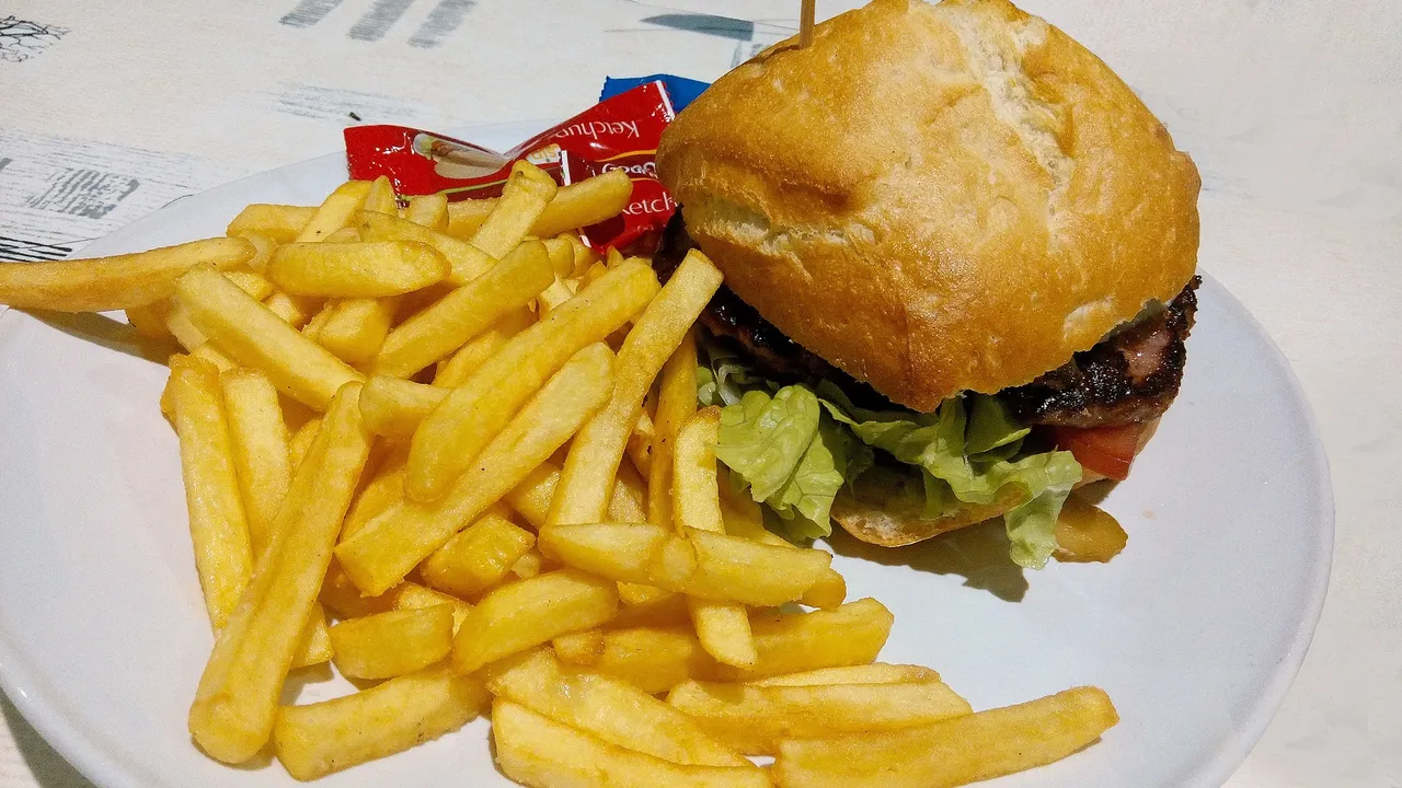 Junk food causing piles, fistula, fissures in young Indians: Doctors