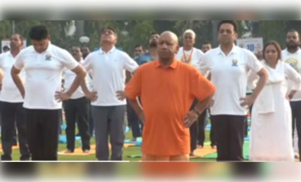  Yogi Adityanath leads Yoga Day celebrations in Lucknow
