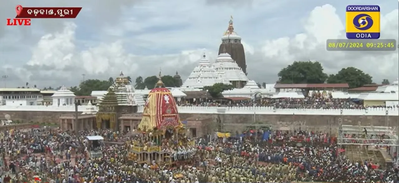  Ratha Jatra Day 2: Juggernaut rolls on Puri Bada Danda towards Gundicha Temple