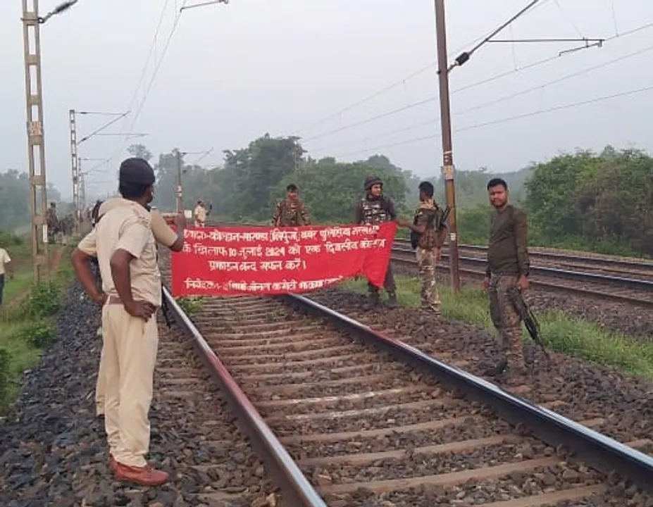  Maoist poster found on railway track at Odisha-Jharkhand border; train serviced halted for 5 hrs