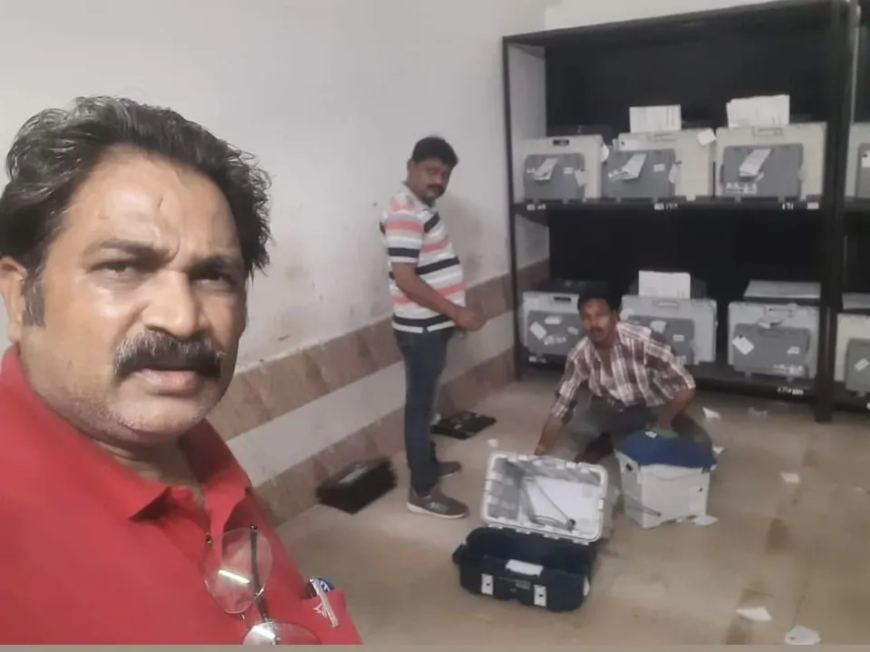  Odisha: RMC staff suspended for taking selfie with EVMs during elections
