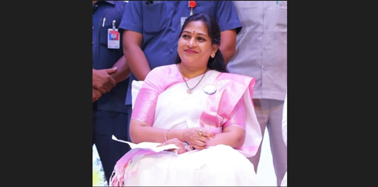 Andhra Pradesh Home Minister escapes unhurt in accident