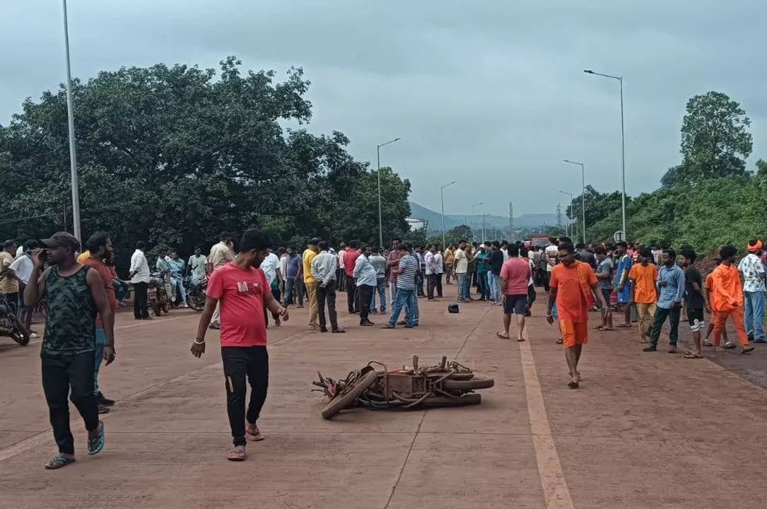  Truck mows down father-son duo, child in Odisha's Keonjhar