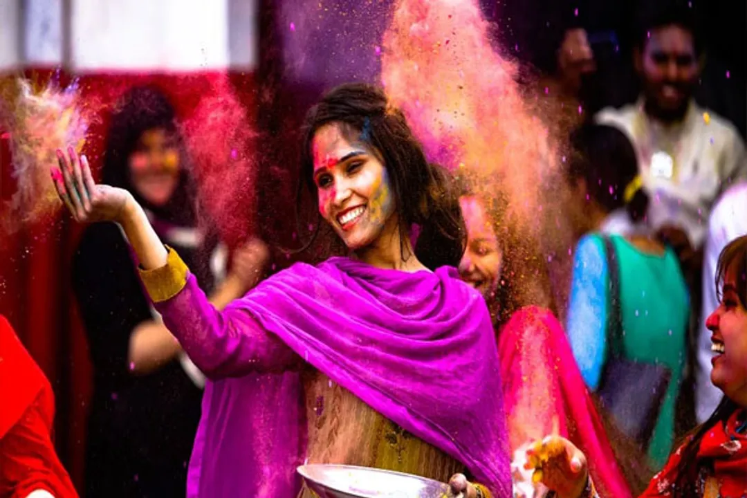  Happy Holi 2022 Wishes, Messages for friends, family members, loved ones