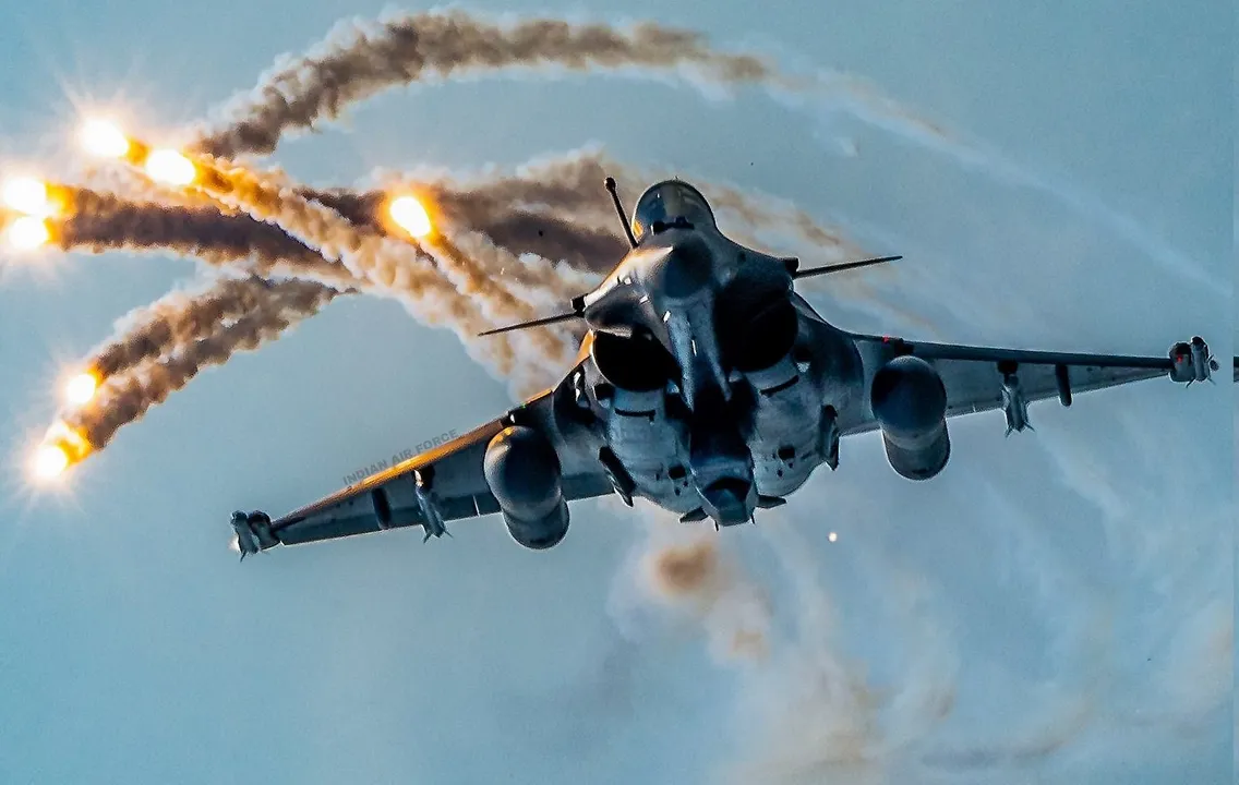  Indian Air Force Day Wishes, Quotes, Messages, WhatsApp status