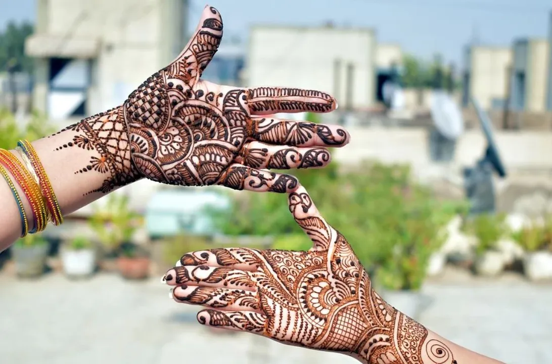  Karwa Chauth Wishes, Messages, WhatsApp status, Quotes to greet your loved one