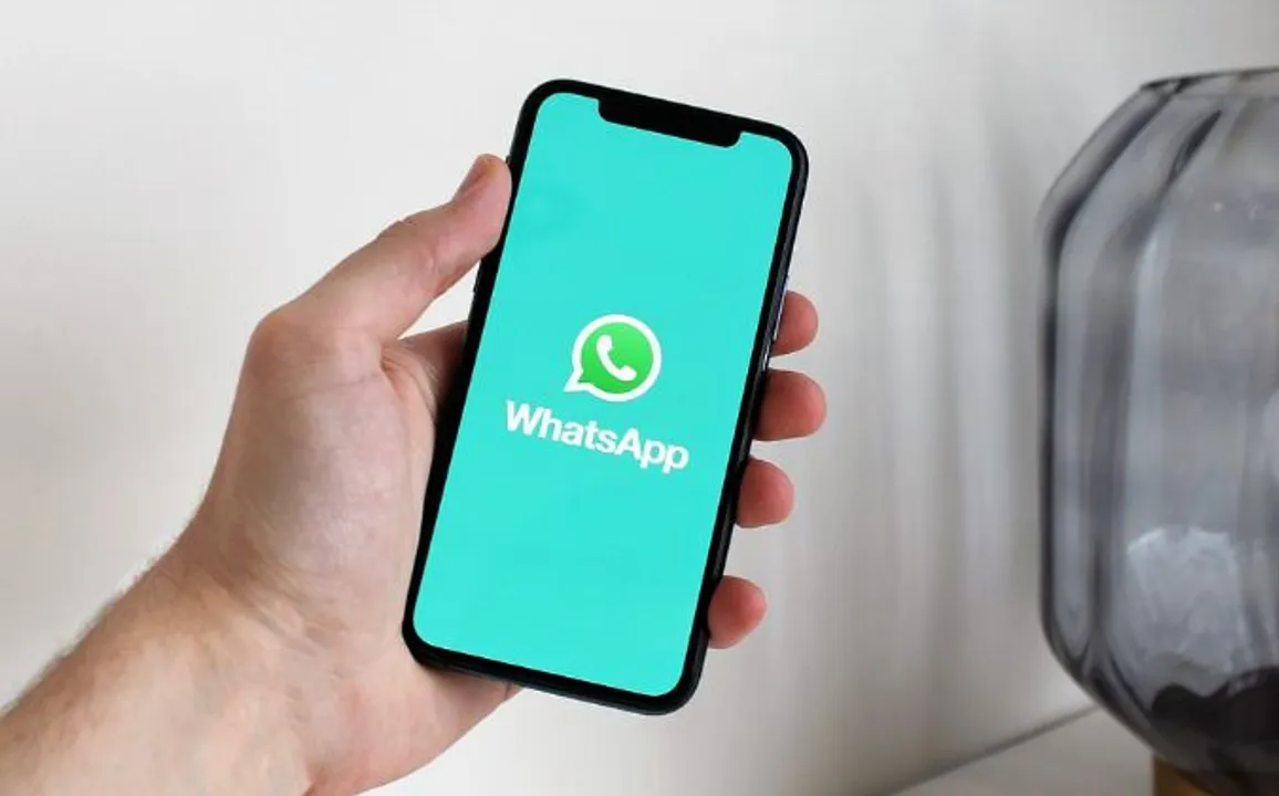  WhatsApp rolls out emoji reactions in Android beta