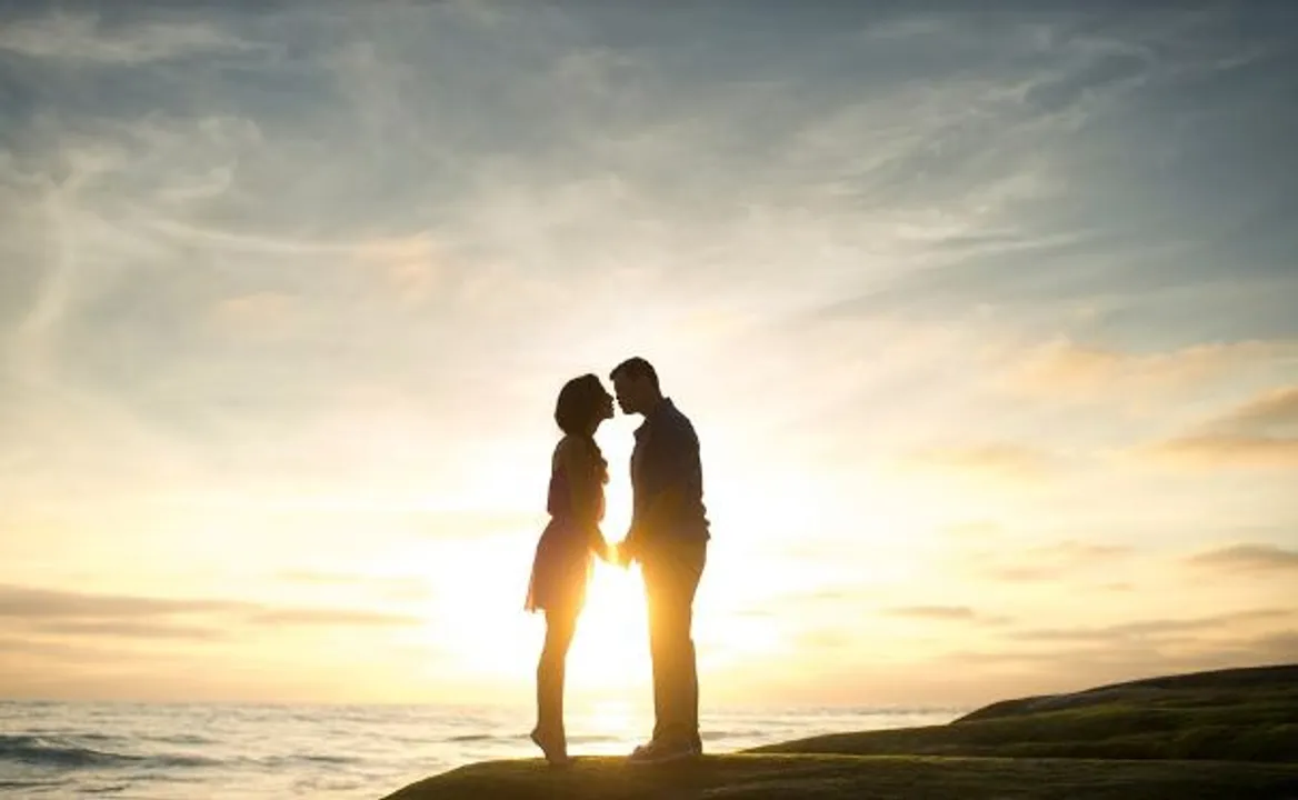  Happy Kiss Day Wishes, Messages, Quotes for your loved one