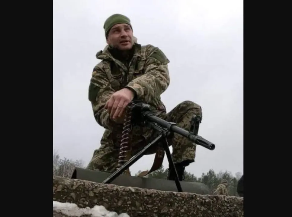  Mayor of Kyiv and former boxing champion Vitali Klitschko's pics in battle fatigues, machine gun go viral