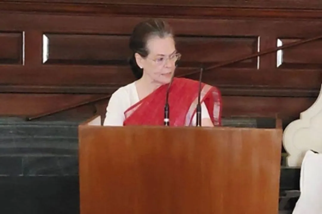  Sonia Gandhi accuses BJP of misusing probe agencies to target opposition
