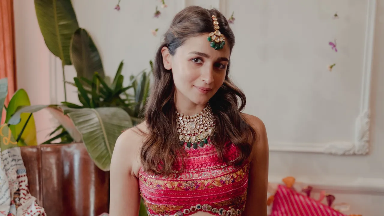  Ranbir-Alia wedding: Alia Bhatt's 'mehendi lehenga' by Manish Malhotra took 3,000 hours to make